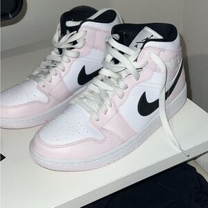 Barley Rose Jordan 1 mid